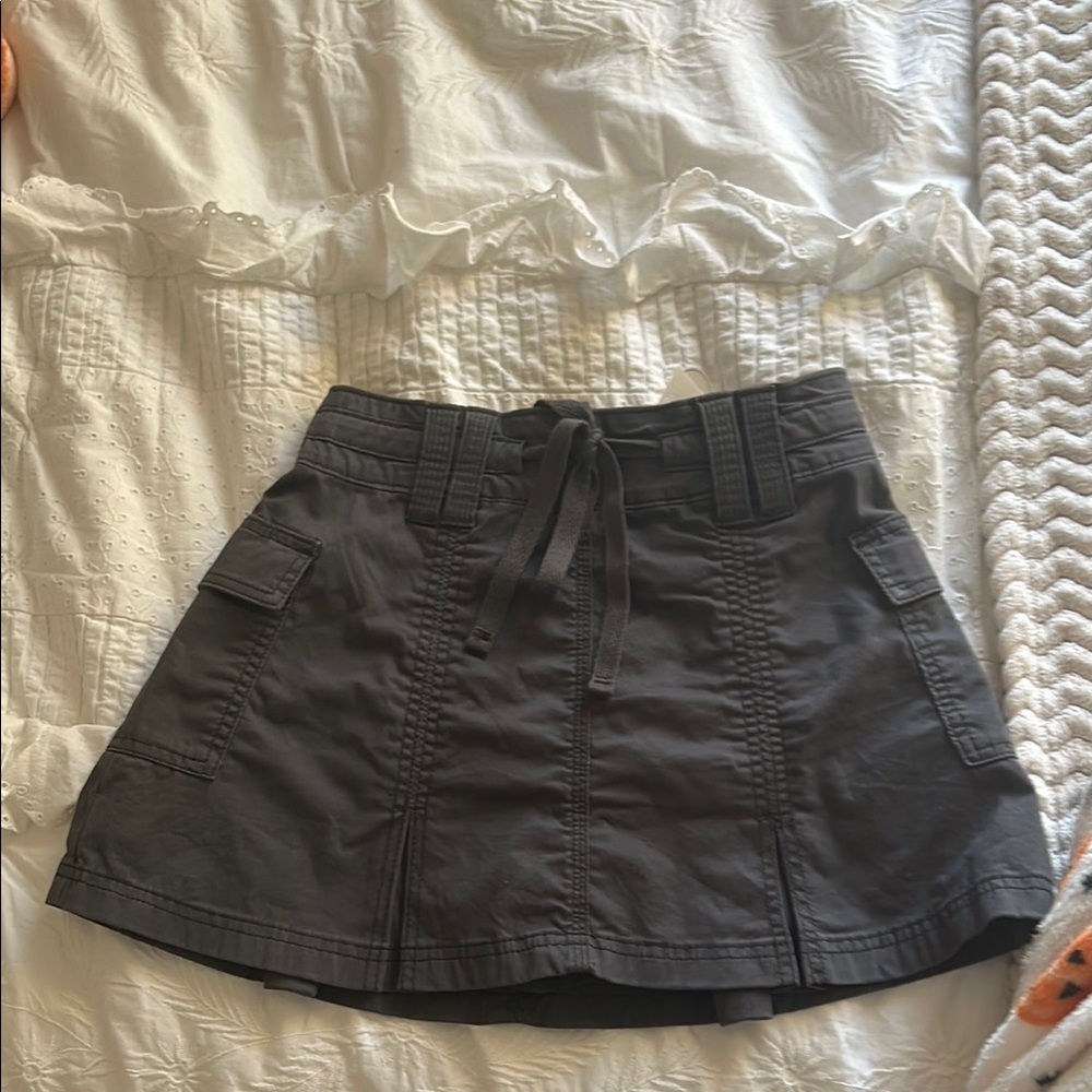 Hollister Gray Cargo Mini Skirt (BRAND NEW)